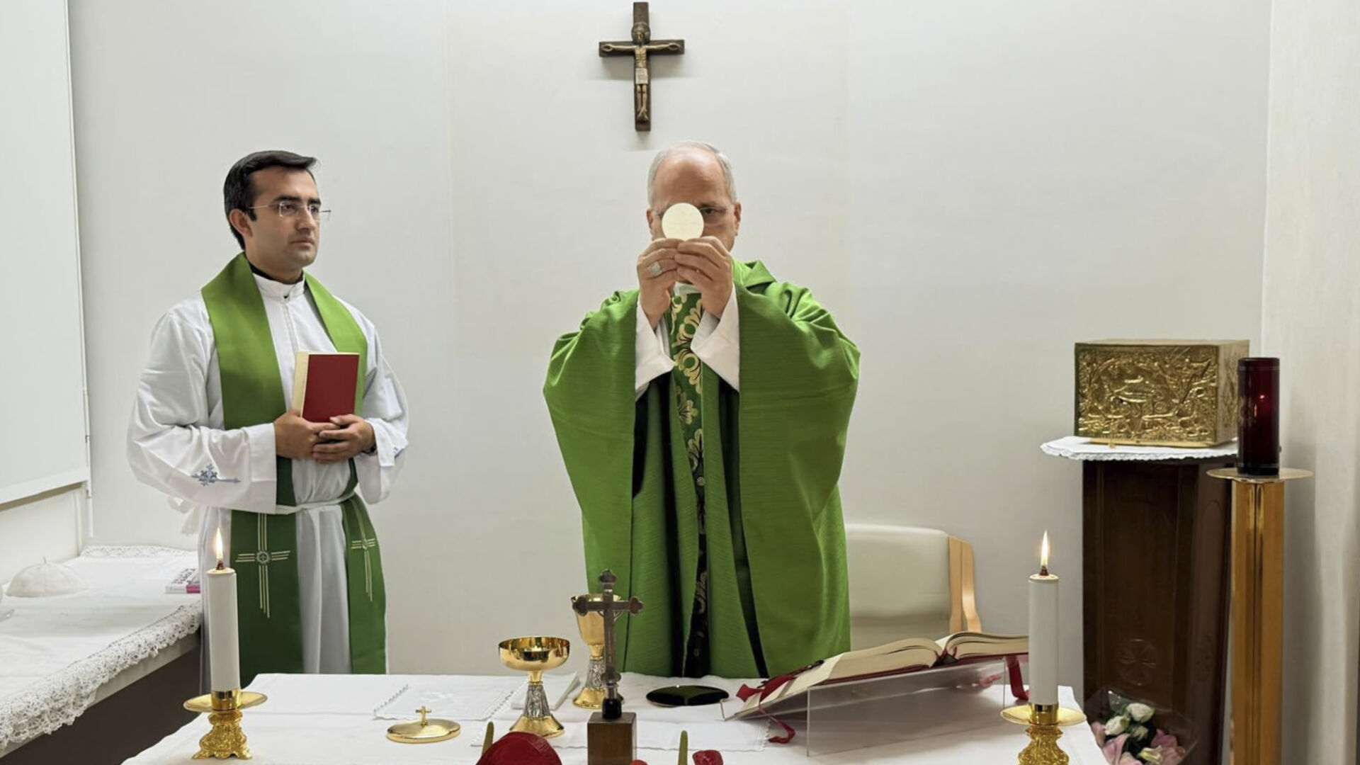 Pope Leo Works From Gemelli Hospital as Parolin Urges Caution Over Recovery
